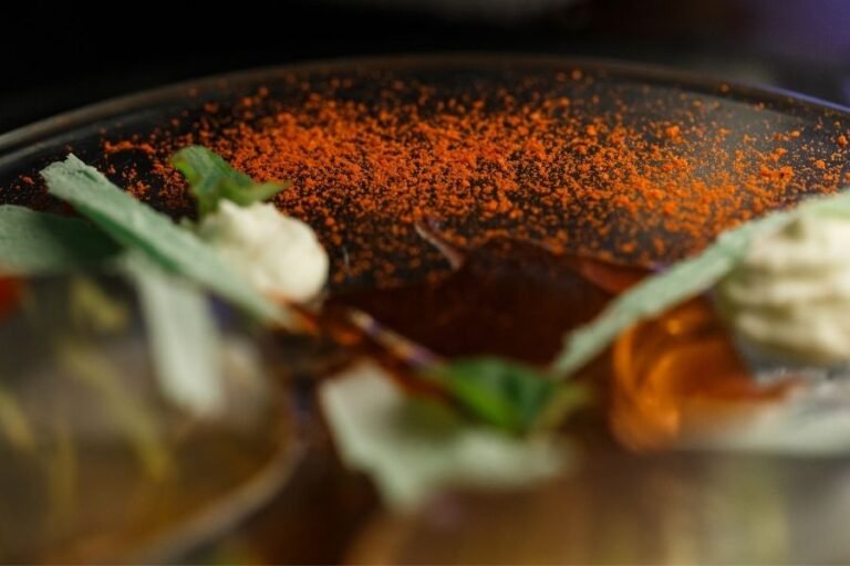 Lee más sobre el artículo El café en la gastronomía: Maridajes únicos y recetas raladas irresistibles