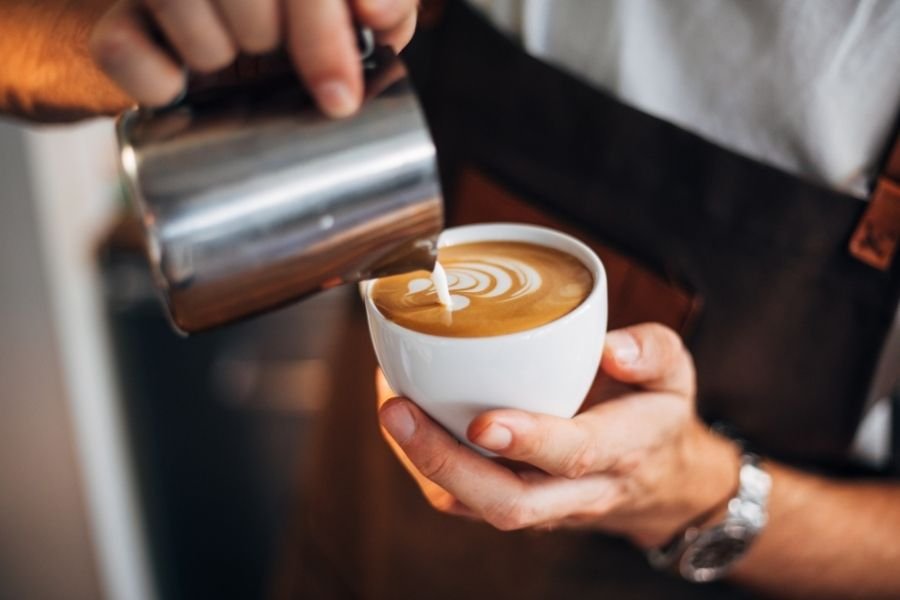 Cómo lograr un arte latte profesional con café expreso