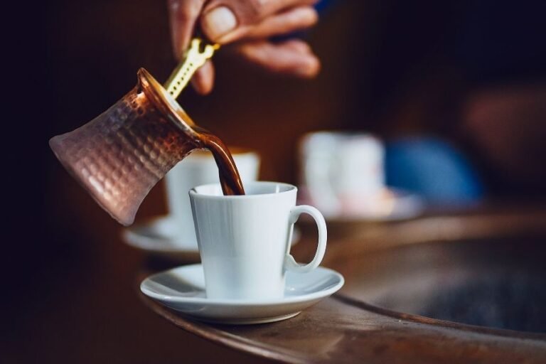 Lee más sobre el artículo Cómo preparar café turco auténtico en casa