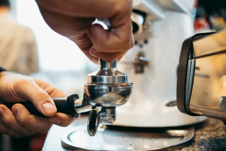 Lee más sobre el artículo Aprende a Preparar el Café Expreso Perfecto con Estos Sencillos Secretos
