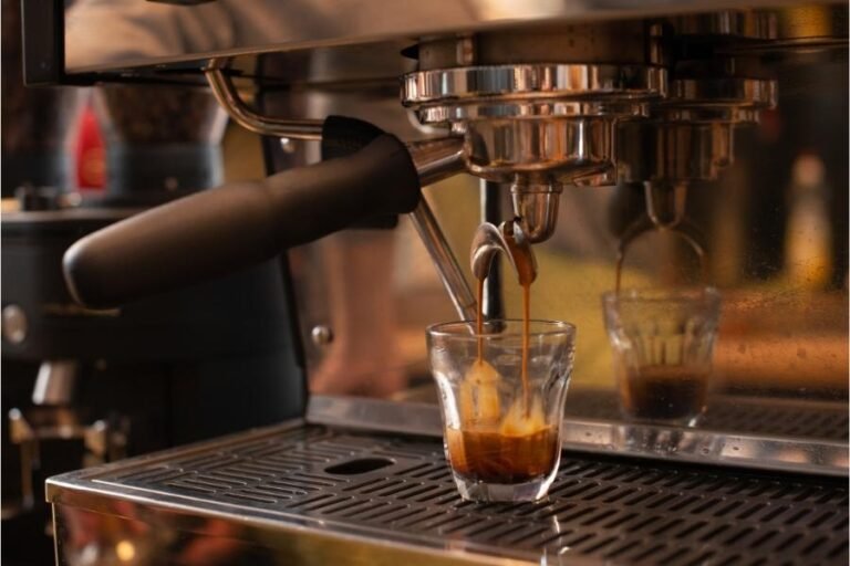 Lee más sobre el artículo Mitos sobre el Café Expreso: Verdades Sorprendentes que Debes Conocer